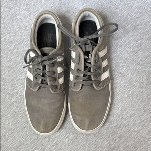 Adidas men’s 5 1/2 Gray Canvas Sneakers with White Stripes Womens 7